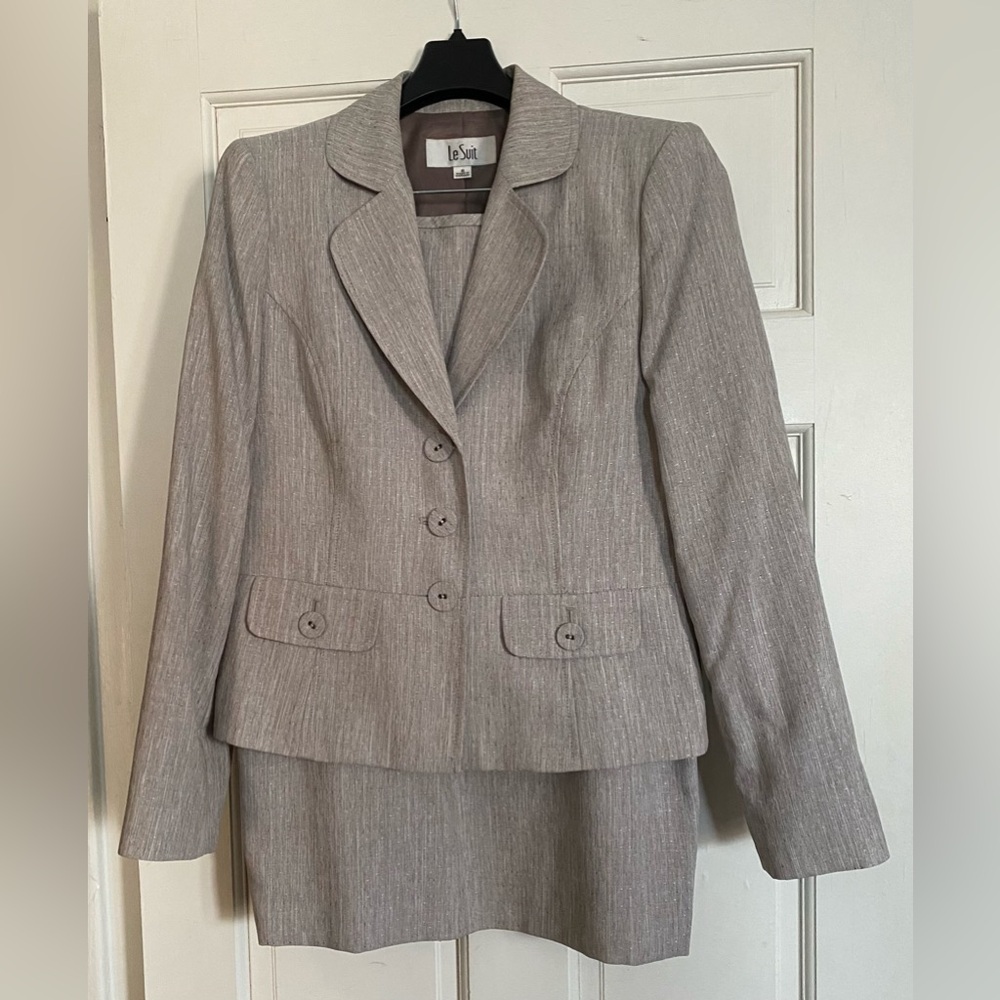 Le Suit Classic Beige Blazer and Skirt Ensemble